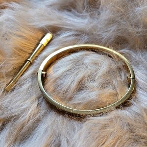 Beautiful gold bangle with a screw size 17cm